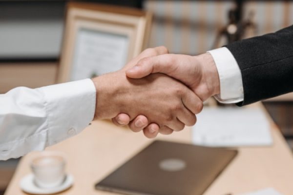 Trusted Mobile Notary Services in North Myrtle Beach Mobile notary and client shaking hands after completing a document signing in North Myrtle Beach